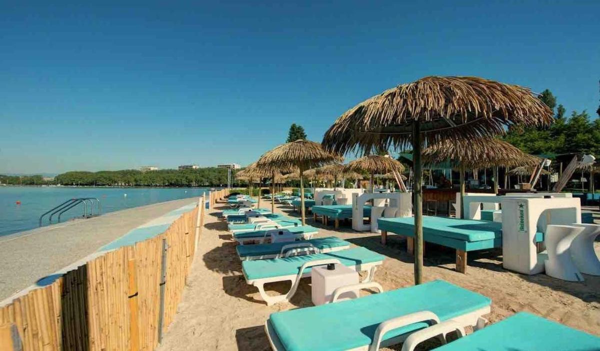 Golden Beach Parking Proche Du Lac Annecy Eksteriør billede