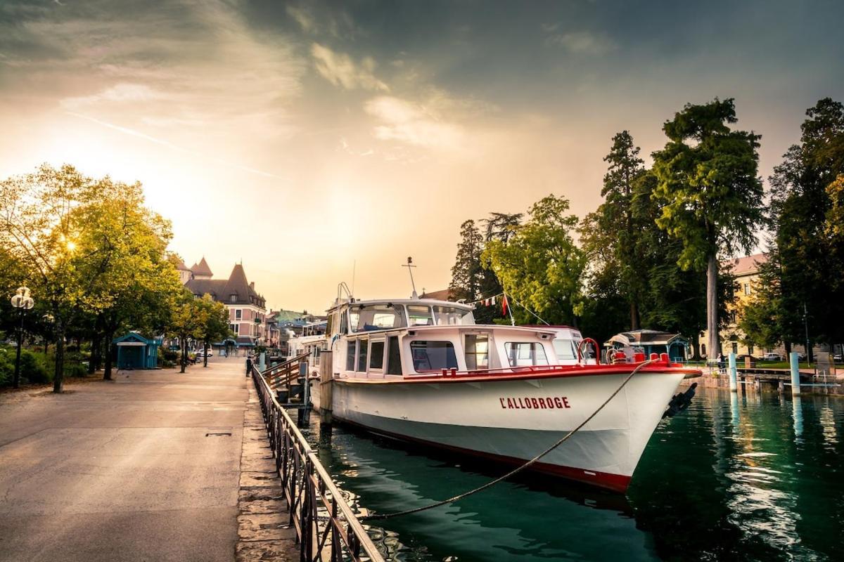 Golden Beach Parking Proche Du Lac Annecy Eksteriør billede